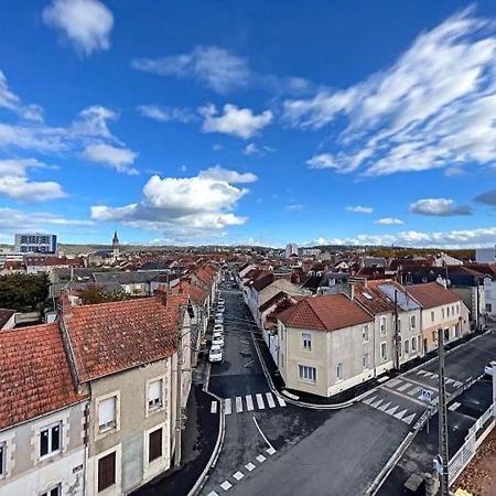 Au Bonheur Des Damiettes Apartment Montluçon Exterior foto